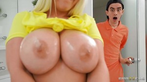 Helping Hands On Her Big Tits Blondie Fesser - Brazzers Exxtra HD